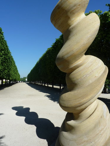 Tuileries sculpture 02 resize1 375 xxx q85